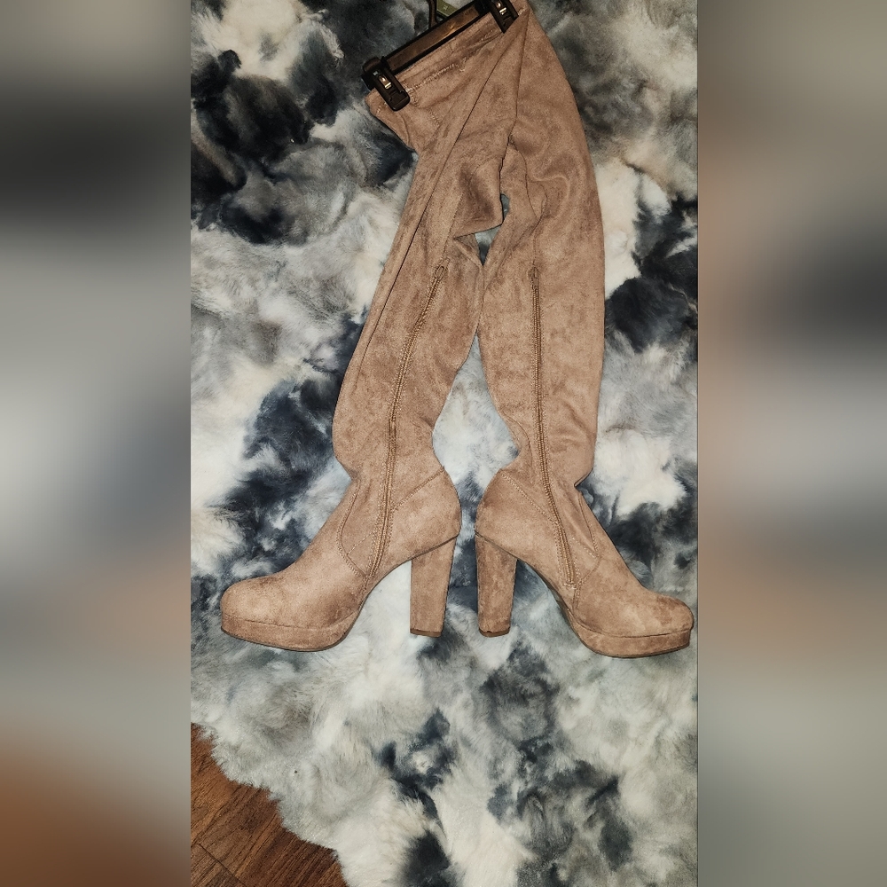 Stylish Tan Women's Boots